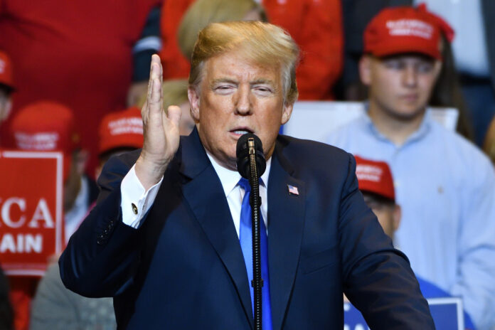 Wilkes-barre,,Pa,-,August,2,,2018:,Donald,Trump,Hand,Chop